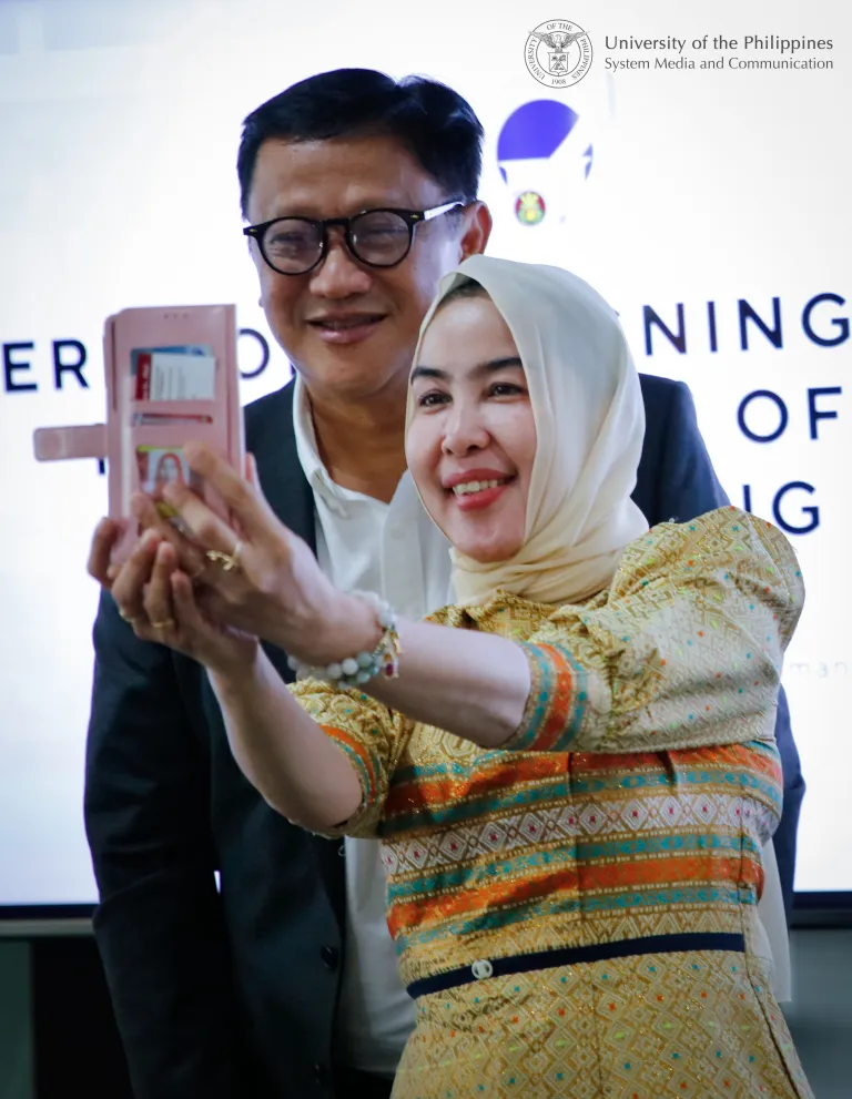 MSU-TCTO Professor Clarissa Derramas takes a selfie with UP President Angelo Jimenez after the signing of a memorandum of understanding. Photo by Misael Bacani, UPS-MCO.